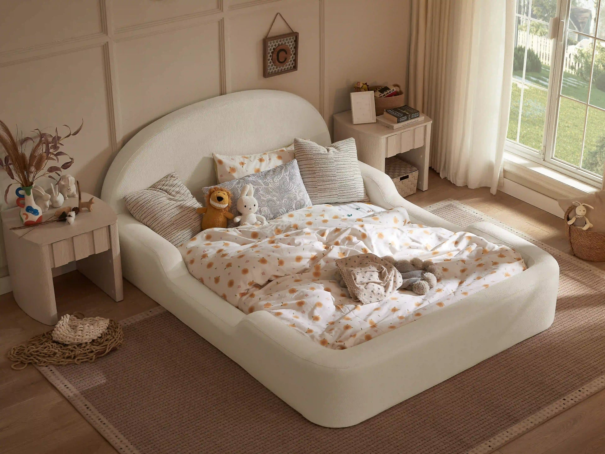 Wide lifestyle photo of Little Lifely Marshmallow kids bed